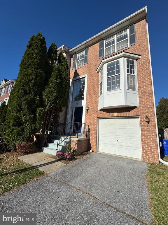 1927 Crossing Stone Ct, Frederick