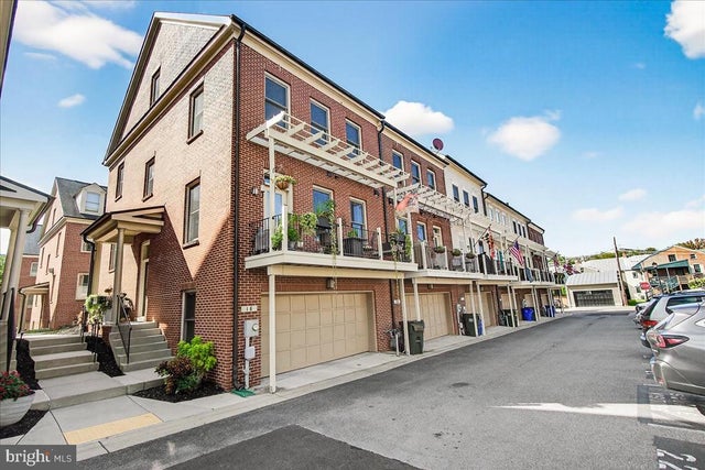 18 Maxwell Sq, Frederick