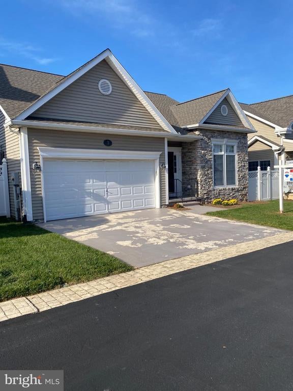 3 Keller Ln, MIDDLETOWN