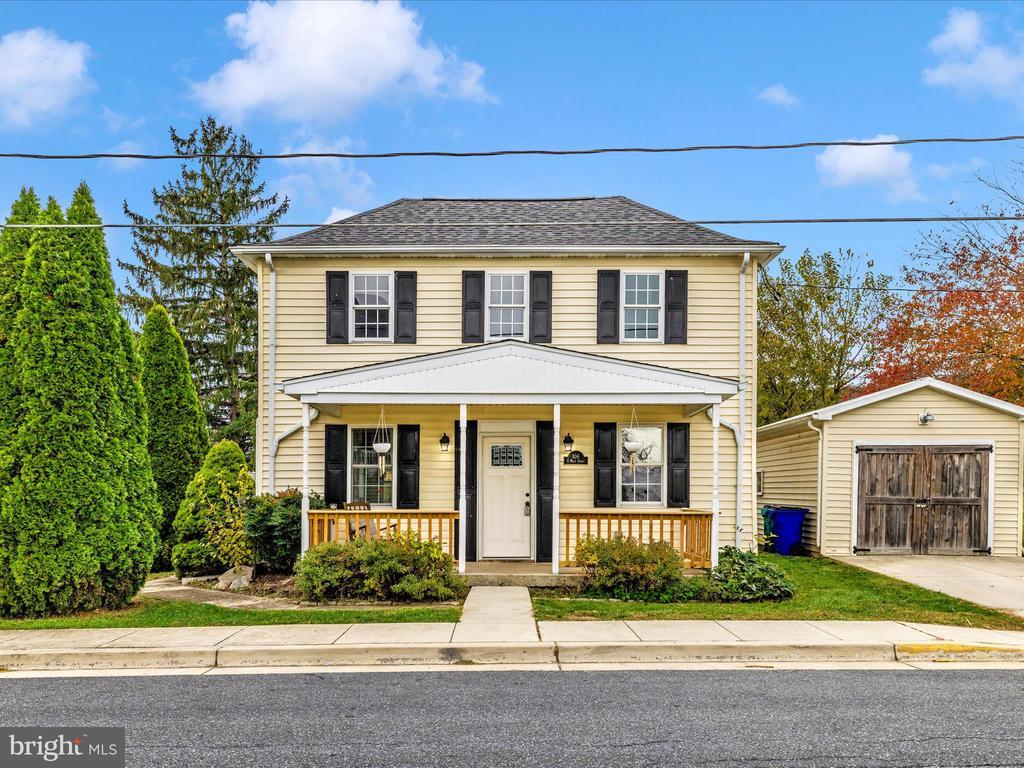 106 E Main St, BURKITTSVILLE