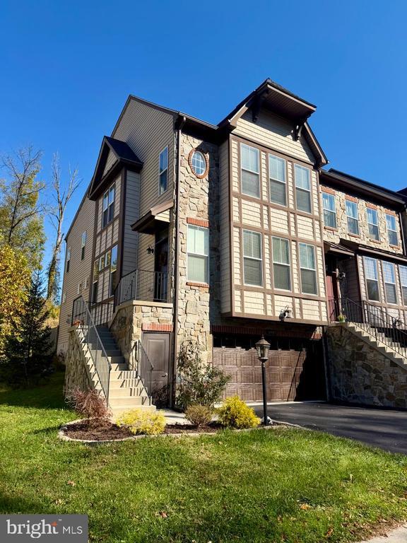 6947 Country Club Ter, New Market