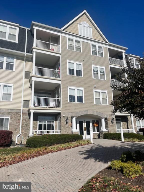 2520 Waterside Dr #313, Frederick