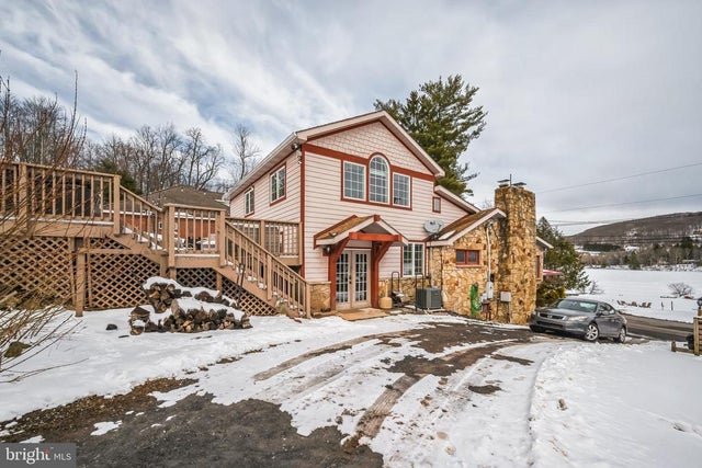 892 Marsh Hill Rd, Mc Henry