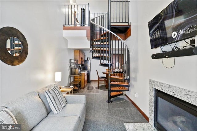 565 Glendale Rd #312, Oakland