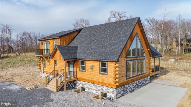 98 Summer Camp Ln, Mc Henry