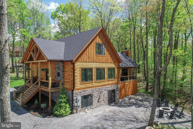 1067 N Camp Rd, Mc Henry