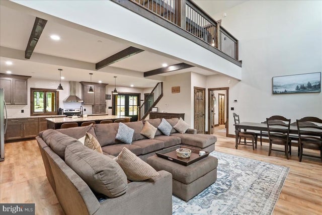 130 Lodestone Way, Mc Henry