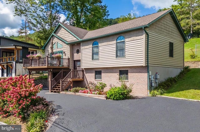 592 Marsh Hill Rd, Mc Henry