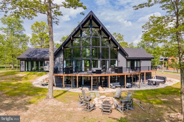 16 Grand Estates Dr, Mc Henry