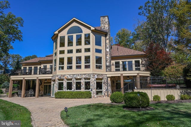 870 Holy Cross Dr, Oakland