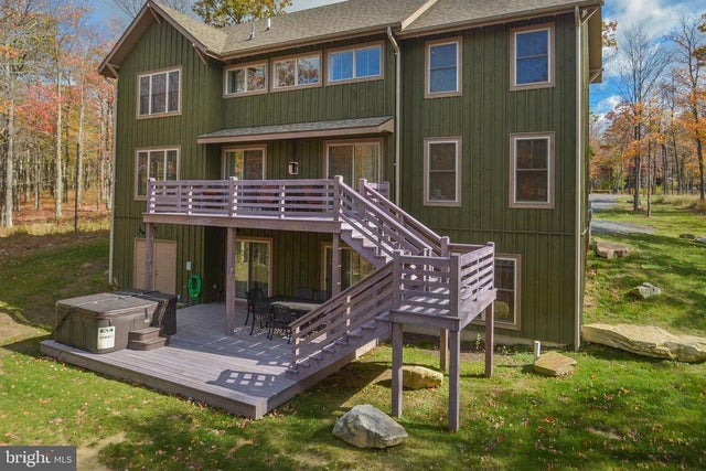 150 Greenbrier Dr, Mc Henry