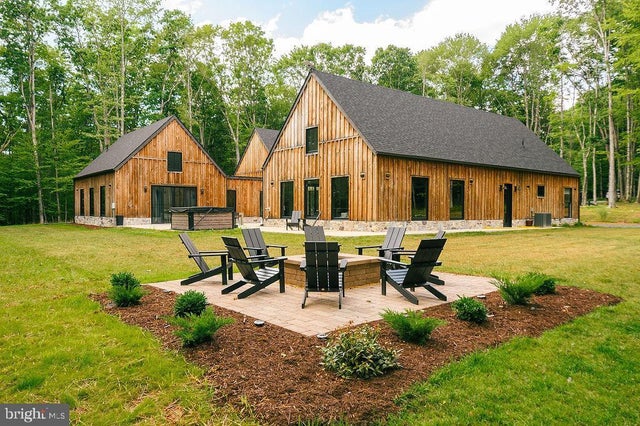 128 Big Bass Dr, Oakland