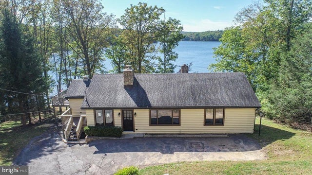 1989 Lake Shore Dr, Oakland