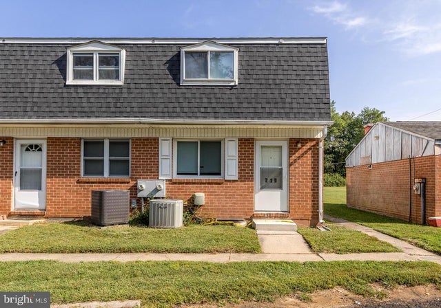 218 Aster Ln, Forest Hill