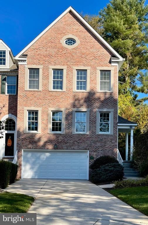 52 Barrington Pl, Bel Air