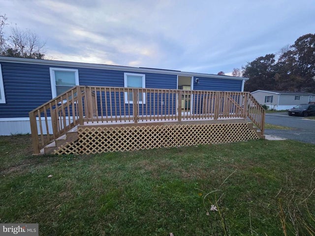 1843 John Dr., Edgewood