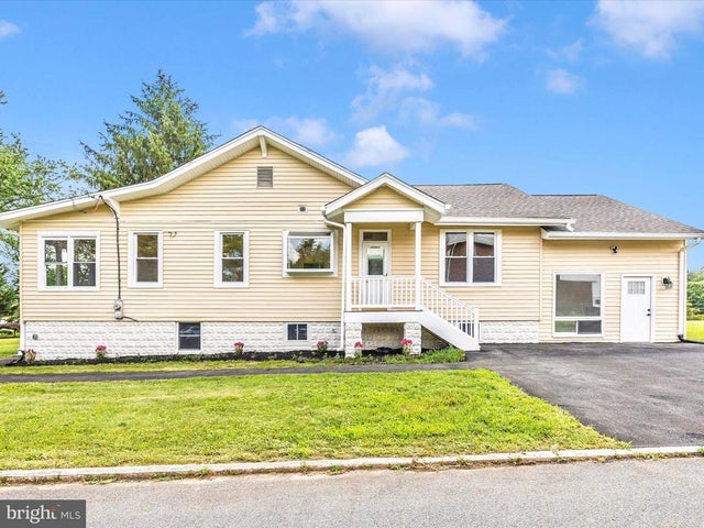 692 Ridge Rd, Mount Airy