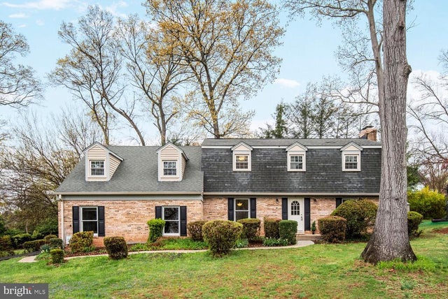 2 Rolling Knoll Ct, Gaithersburg