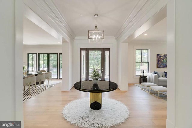 6925 Armat Dr, Bethesda