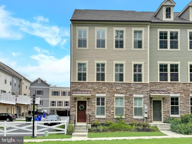 206 Ashton Market Aly, ASHTON