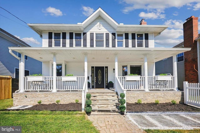 9813 Montauk Ave, BETHESDA