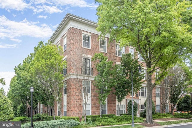 7 Booth St #202, Gaithersburg