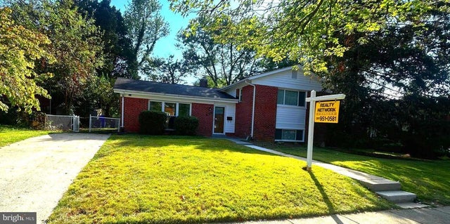 9616 Singleton Dr, Bethesda