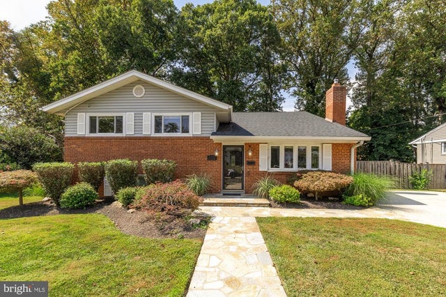 9712 Holmhurst Rd, Bethesda