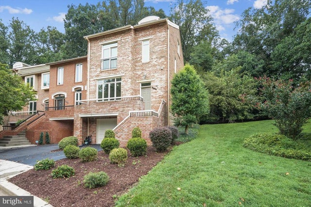 10901 Whiterim Dr, Potomac