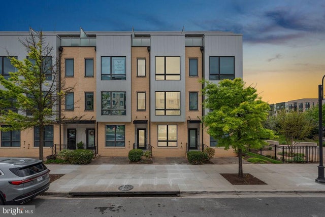 223 Crown Park Ave, Gaithersburg