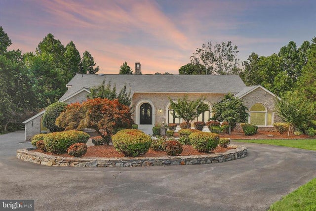 1 Piney Meetinghouse Ct, POTOMAC