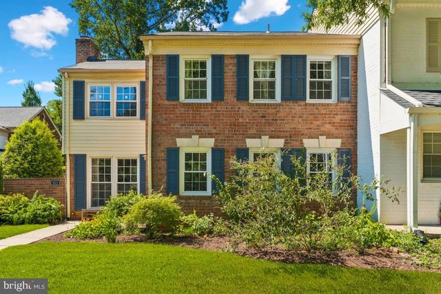 913 Nelson St #36-913, Rockville