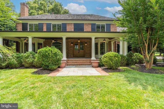 8908 Holly Leaf Ln, BETHESDA