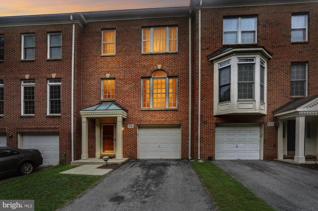 518 Winding Rose Dr, Rockville