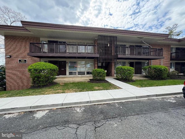 160 Talbott St #205, Rockville