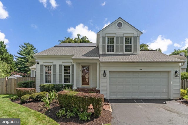 19 Saddleview Ct, North Potomac