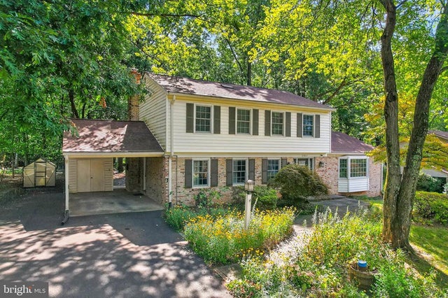 17817 Caddy Dr, Rockville