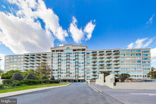 5450 Whitley Park Ter #806, Bethesda