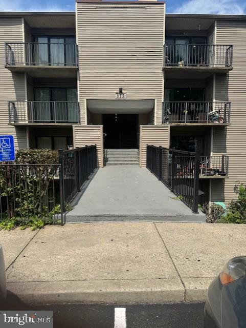 112 Duvall Ln #304, Gaithersburg