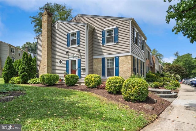 17 Goodport Ln, Gaithersburg