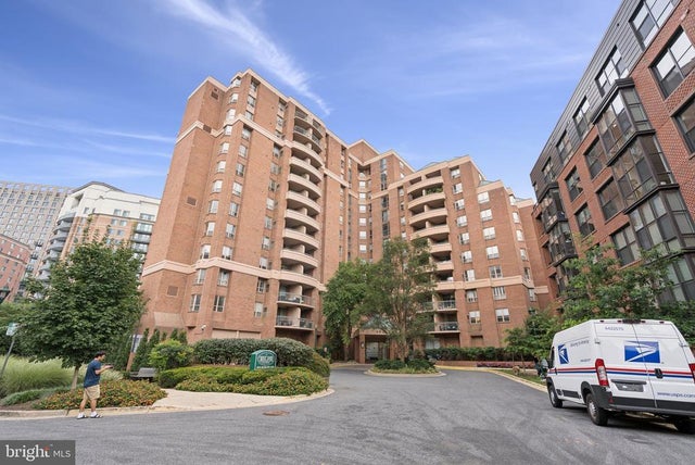 4808 Moorland Ln #204, BETHESDA