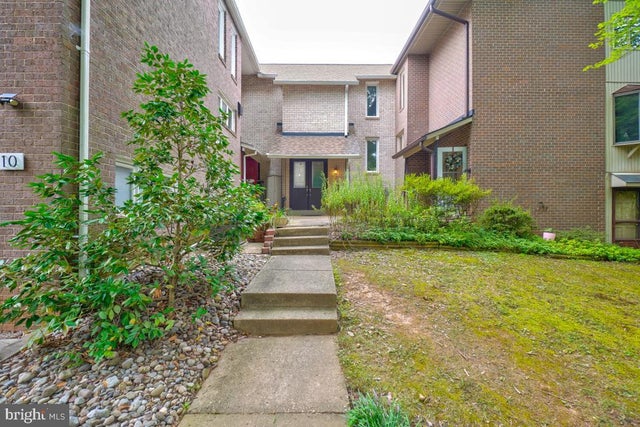 9 Guy Ct, Rockville