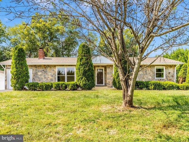 18004 Muncaster Rd, Rockville