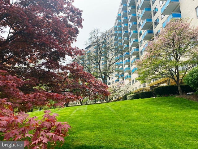 10201 Grosvenor Pl #103, Rockville