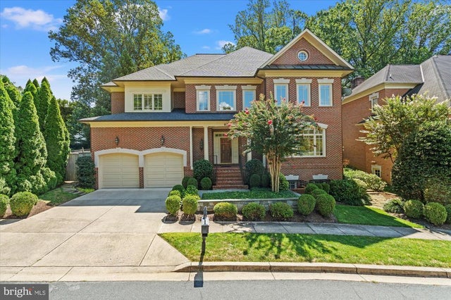 6704 Honesty Dr, Bethesda