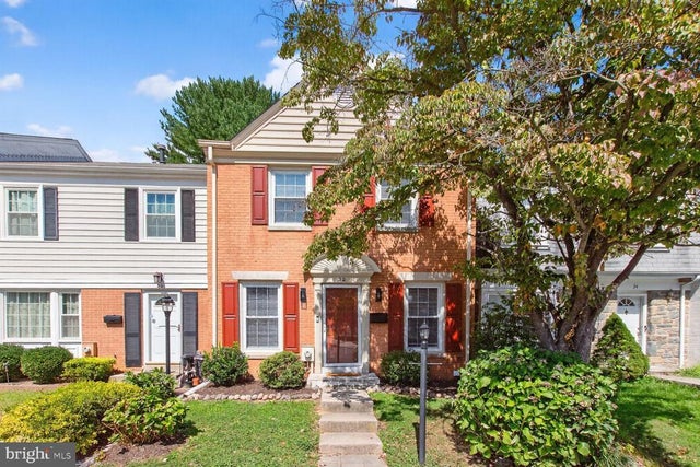 32 Fenceline Dr, Gaithersburg