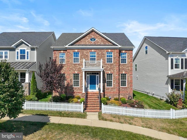 13827 Dovekie Ave, Clarksburg