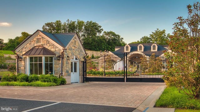 8201 River Rd, BETHESDA