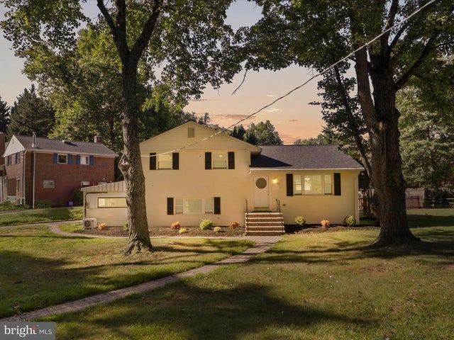 12219 Hunters Ln, Rockville