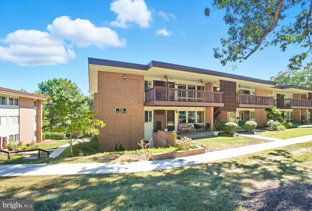 170 Talbott St #205, Rockville